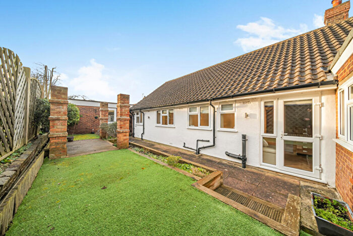 3 Bedroom Bungalow For Sale In Hillside, Farningham, Dartford, DA4
