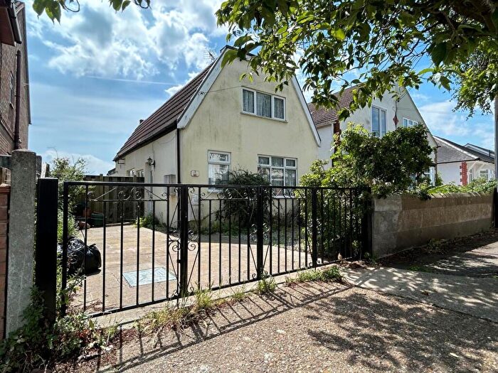 2 Bedroom Detached House For Sale In Elm Road, Benfleet, SS7