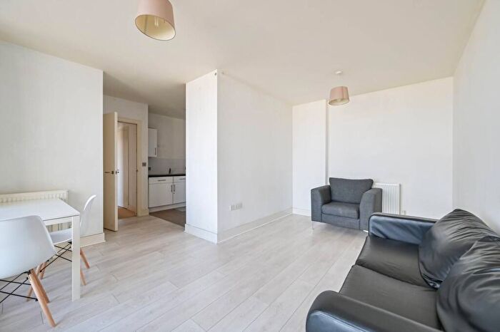 2 Bedroom Flat To Rent In East Ferry Road, Canary Wharf, E14