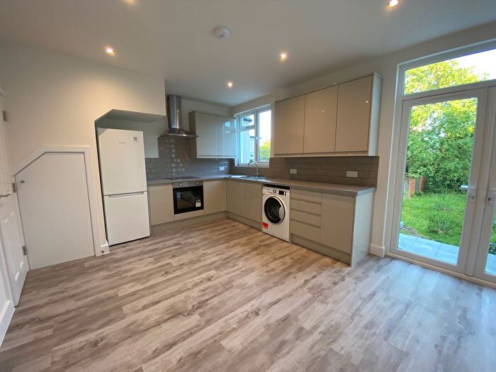 3 Bedroom Semi-Detached House To Rent In Durnsford Road, Bounds Green, London, N11