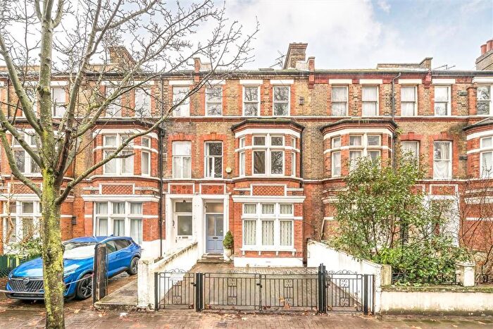 2 Bedroom Flat For Sale In Fentiman Road, South Lameth, SW8