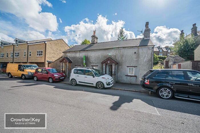 4 Bedroom Detached House For Sale In Macclesfield Old Road, Buxton, SK17