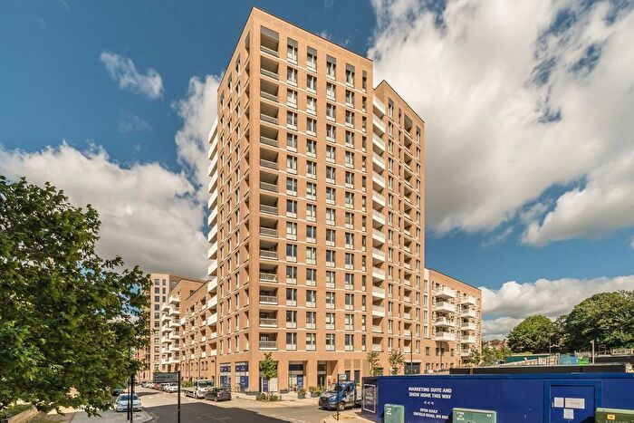 2 Bedroom Flat To Rent In Hanbury Road, Acton, W3