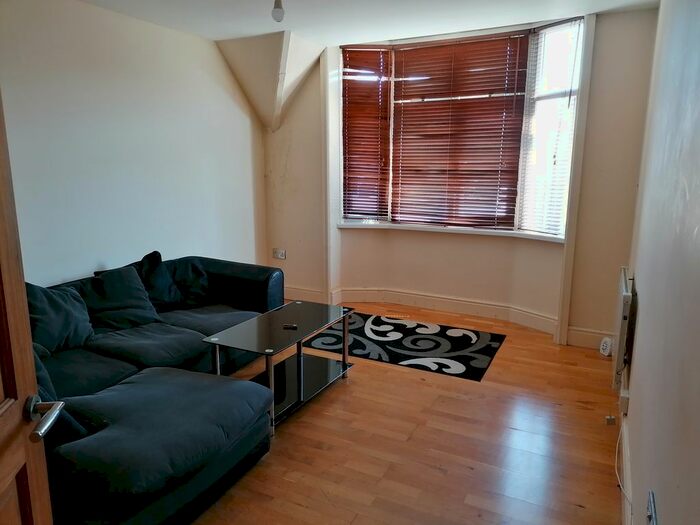 1 Bedroom Flat To Rent In High Street, Tonbridge, TN9