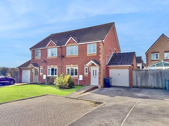 3 Bedroom Semi Detached House For Sale In Osborne Chase, Cowes, PO31