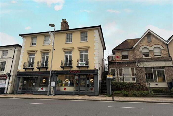 3 Bedroom Flat To Rent In Winchester, SO23