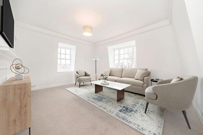 3 Bedroom Flat To Rent In Fortis Green, London, N10