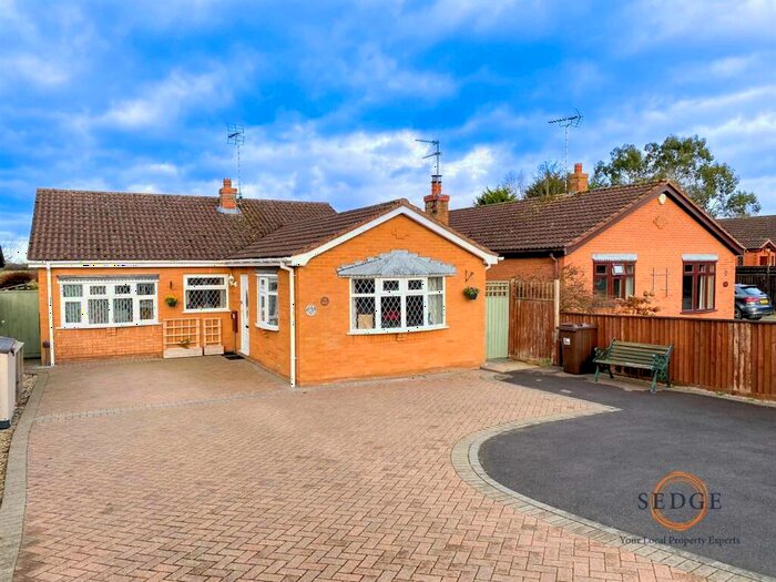 3 Bedroom Detached Bungalow For Sale In Seas End Road, Surfleet, Spalding, PE11