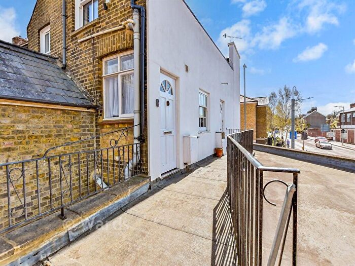 1 Bedroom Apartment For Sale In East Street, Faversham, Kent, ME13