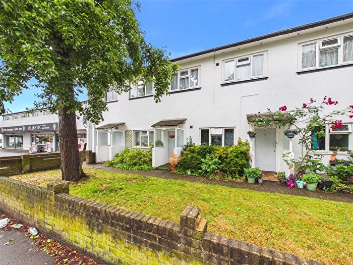 2 Bedroom Flat To Rent In Walton Road, West Molesey, KT8