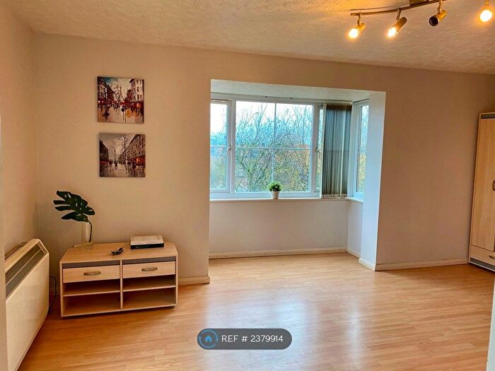 Studio To Rent In Knights Manor Way, Dartford, DA1