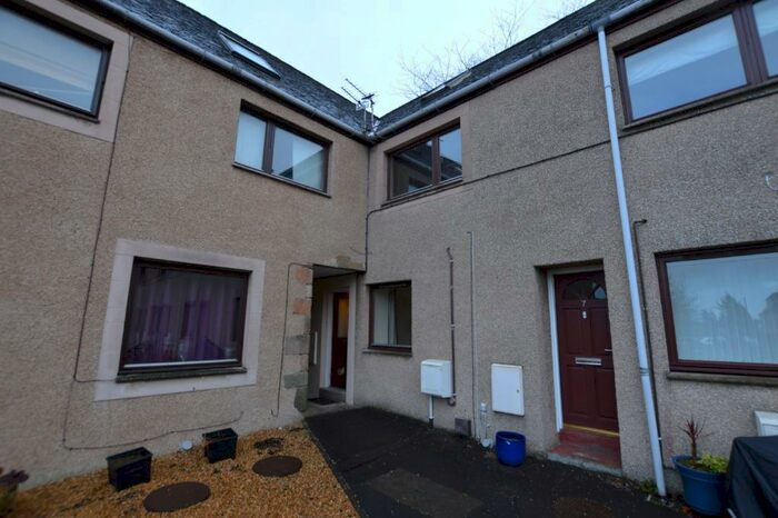 2 Bedroom Town House To Rent In Old Mill Court, Dunfermline, Fife, KY11