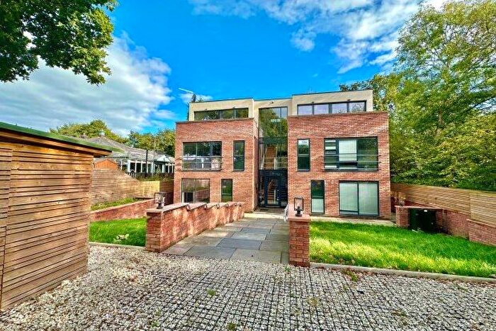 2 Bedroom Flat To Rent In Newton Close, Stockport, SK7