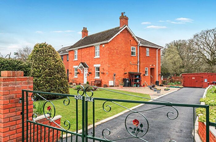 3 Bedroom Detached House For Sale In Honiton Road, Cullompton, Devon, EX15