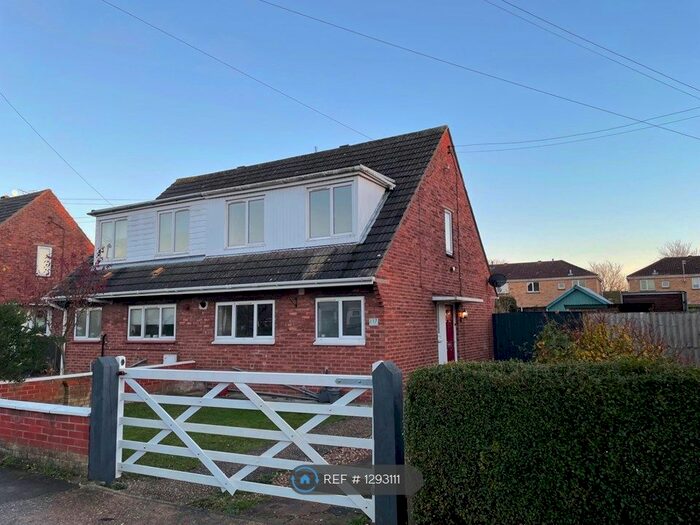 3 Bedroom Semi-Detached House To Rent In Christopher Road, Alford LN13