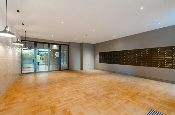 2 Bedroom Flat To Rent In Grantham House, Canary Wharf, London, E14