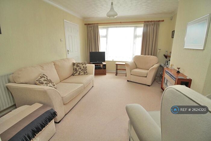 3 Bedroom Semi-Detached House To Rent In Sunrise Avenue, Chelmsford, CM1