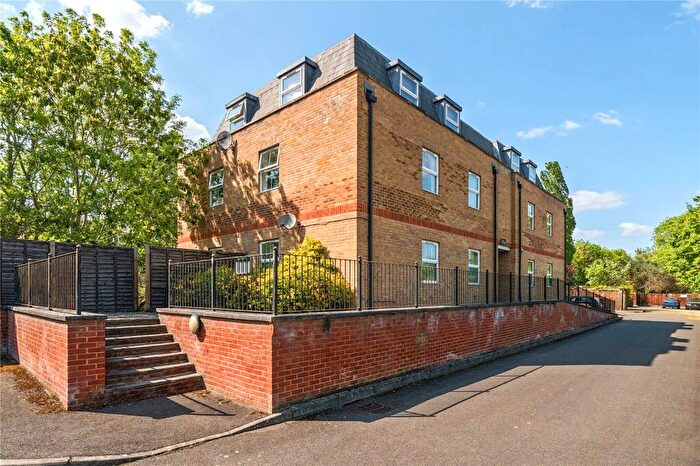 2 Bedroom Flat To Rent In Summer Crossing, Thames Ditton, KT7