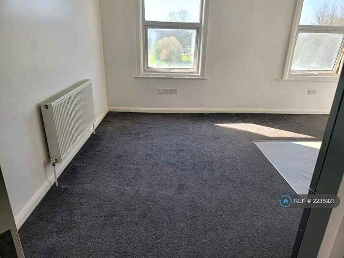 3 Bedroom Flat To Rent In Wood Vale, London, SE23