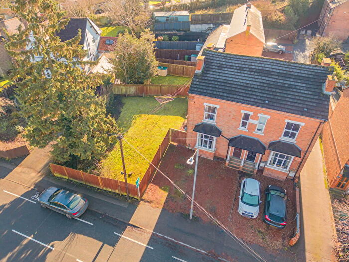 3 Bedroom Semi-Detached House For Sale In Bromsgrove Road, Redditch, B97