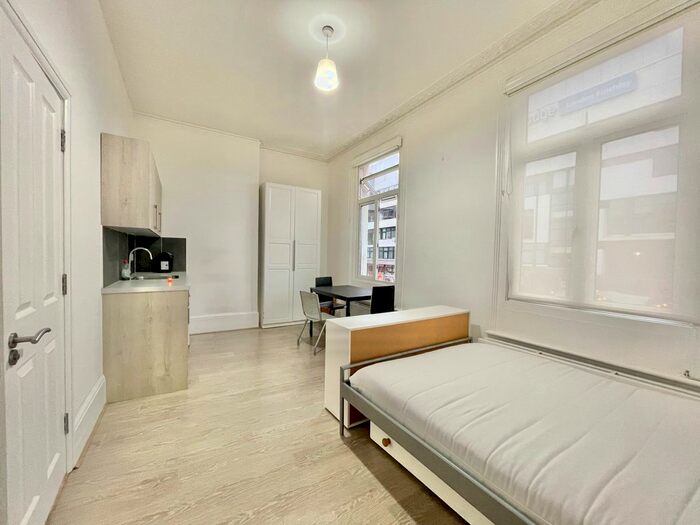 Studio To Rent In Regents Park Road, Finchley Central, London, N3