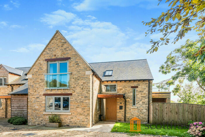 3 Bedroom Semi-Detached House To Rent In Malthouse Court, Witney Lane, OX29