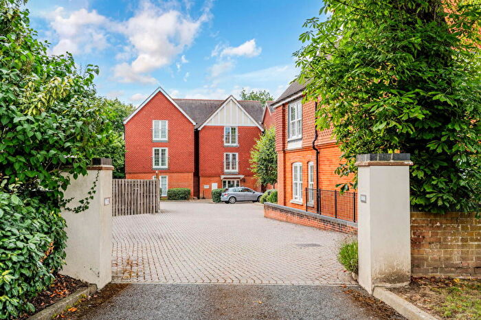 2 Bedroom Flat For Sale In East Hill Road, Oxted, RH8