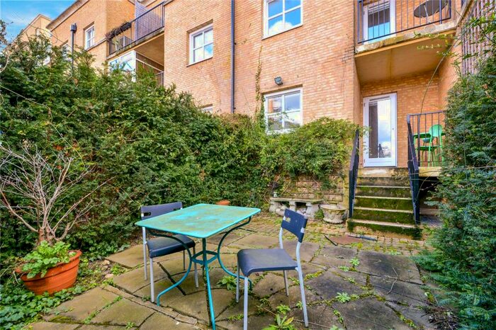 3 Bedroom Flat To Rent In Royal Court, London, SE16