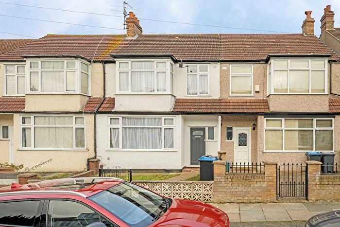 3 Bedroom Property To Rent In Beckway Road, London, SW16