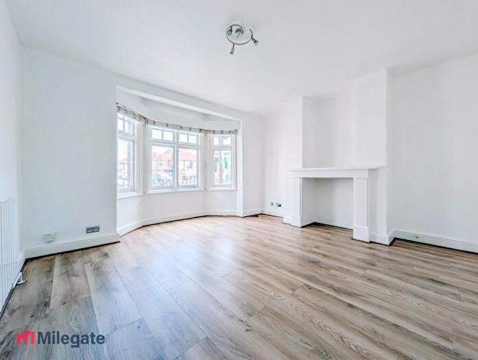 1 Bedroom Flat To Rent In Sewardstone Road, Waltham Abbey, EN9