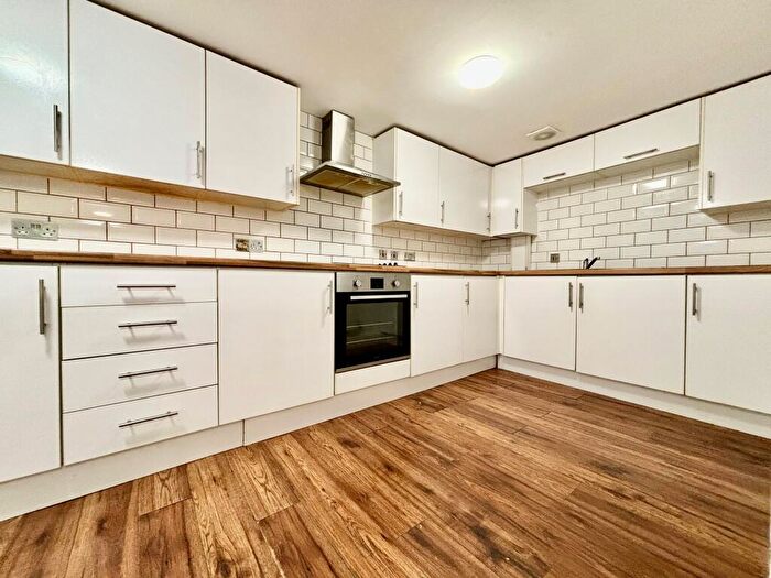 3 Bedroom Flat To Rent In Balmoral Road, Gillingham, ME7