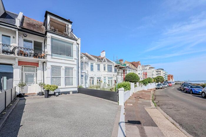 3 Bedroom Maisonette For Sale In Clifton Drive, Westcliff-On-Sea, SS0