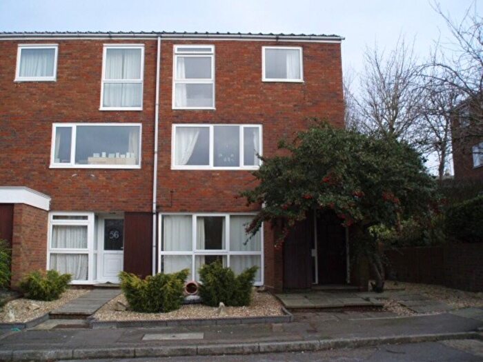 2 Bedroom Town House To Rent In Harrison Close, RH2