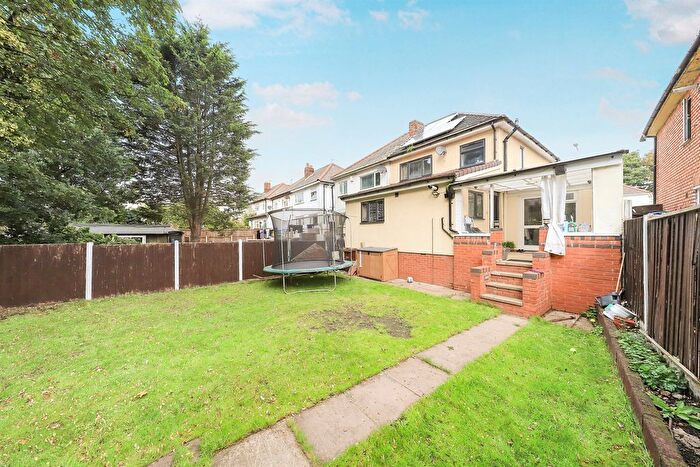 3 Bedroom Semi-Detached House For Sale In Deans Road, Wolverhampton, WV1
