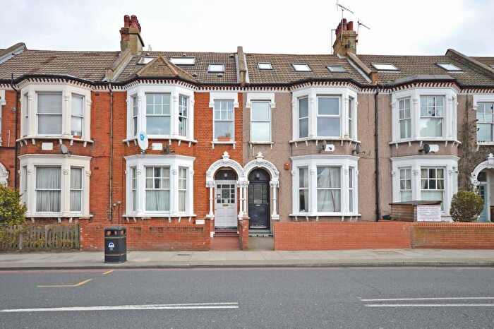 2 Bedroom Flat For Sale In Tooting Bec Road, London, SW17