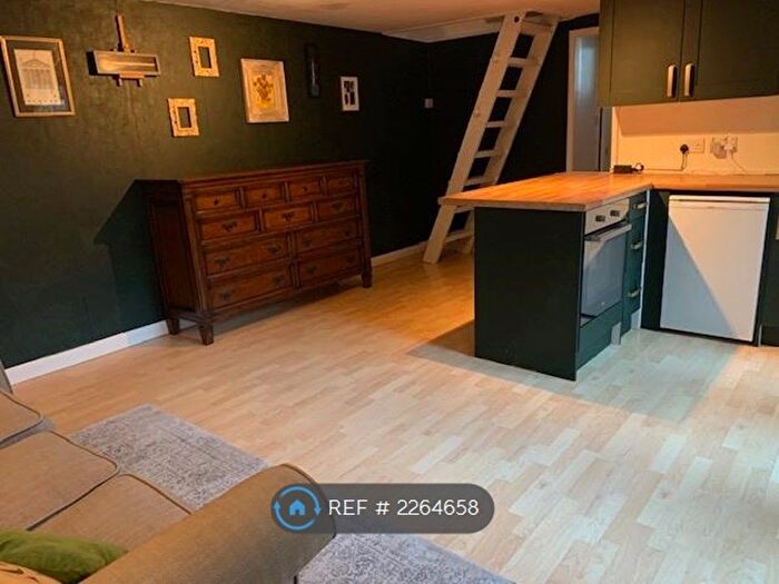 Studio To Rent In Theydon Road, Epping, CM16