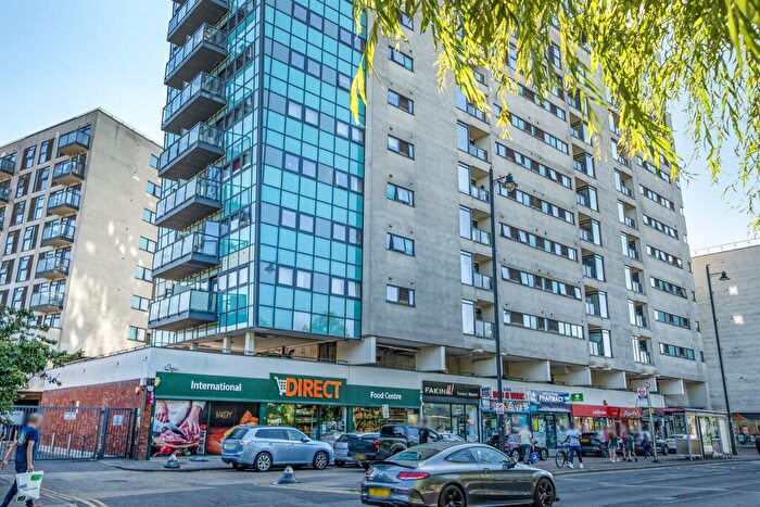 1 Bedroom Apartment For Sale In Colman Parade, Enfield, EN1