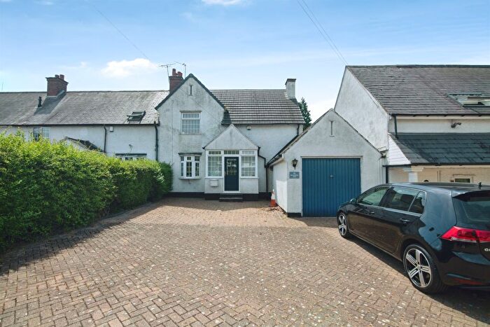 3 Bedroom Semi Detached House For Sale In Wilderness Lane, Birmingham, B43