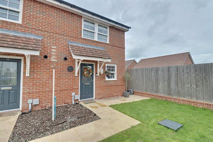2 Bedroom Semi-Detached House For Sale In Pakenham Road, Waterlooville, PO7