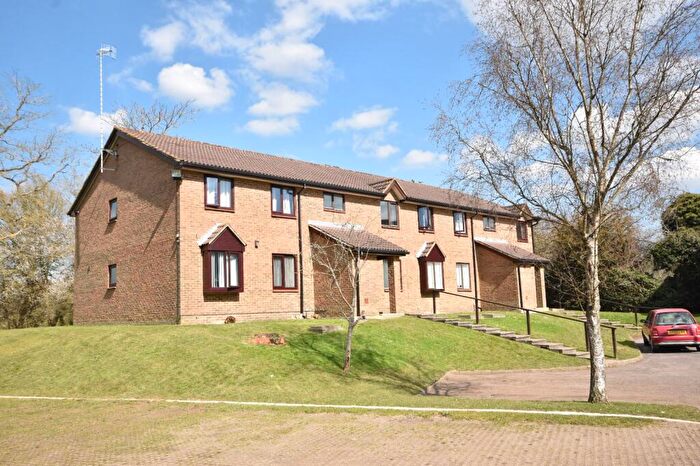 1 Bedroom Apartment For Sale In Parkview Road, Salfords, RH1