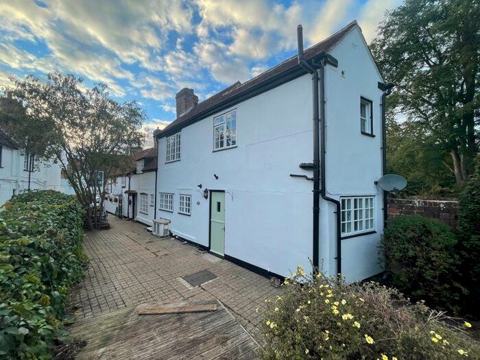 3 Bedroom Cottage To Rent In The Square, Titchfield, PO14