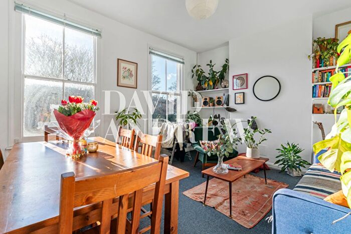 3 Bedroom Flat To Rent In Woodfall Road, B Woodfall Road, N4