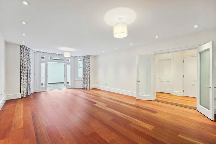 2 Bedroom Flat To Rent In Pont Street, London, SW1X