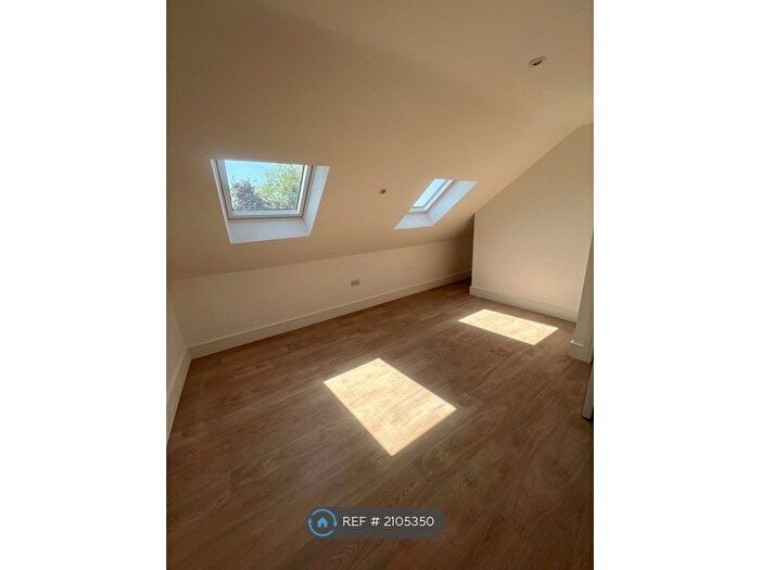 Studio To Rent In College Road, Cheshunt, Waltham Cross, EN8