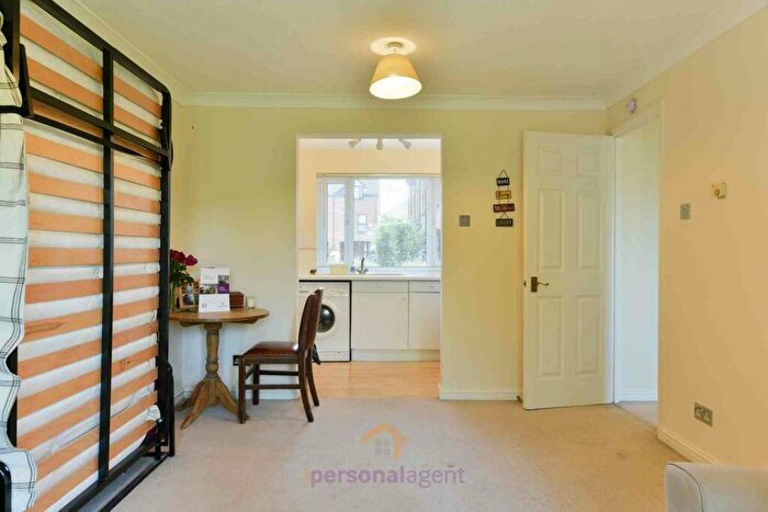 Studio To Rent In Farriers Road, Epsom, KT17