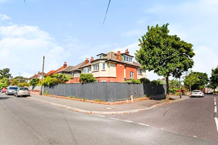 6 Bedroom Detached House To Rent In St Albans Avenue, Queens Park, Bournemouth, BH8