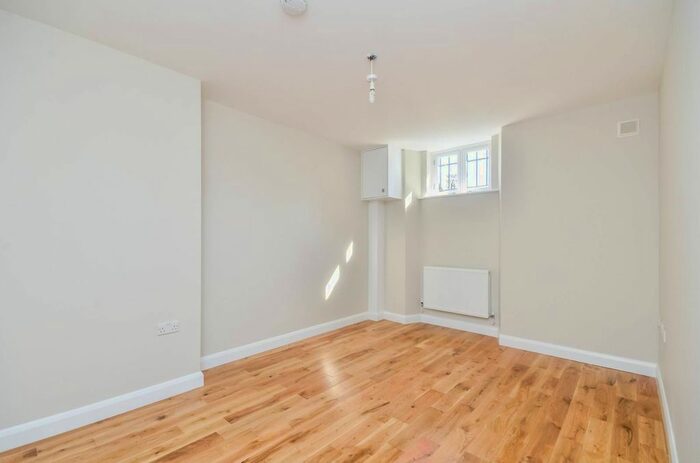2 Bedroom Flat To Rent In Rye Lane, Peckham Rye, London, SE15
