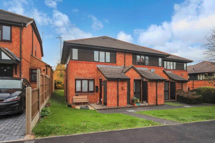 1 Bedroom Flat To Rent In Longfield Road, Tring, HP23