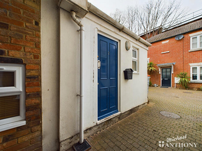 1 Bedroom Maisonette To Rent In Albion Mews, Albion Street, Dunstable, LU6