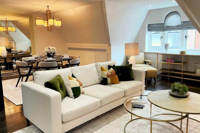 2 Bedroom Flat To Rent In Duke Street, London, W1K